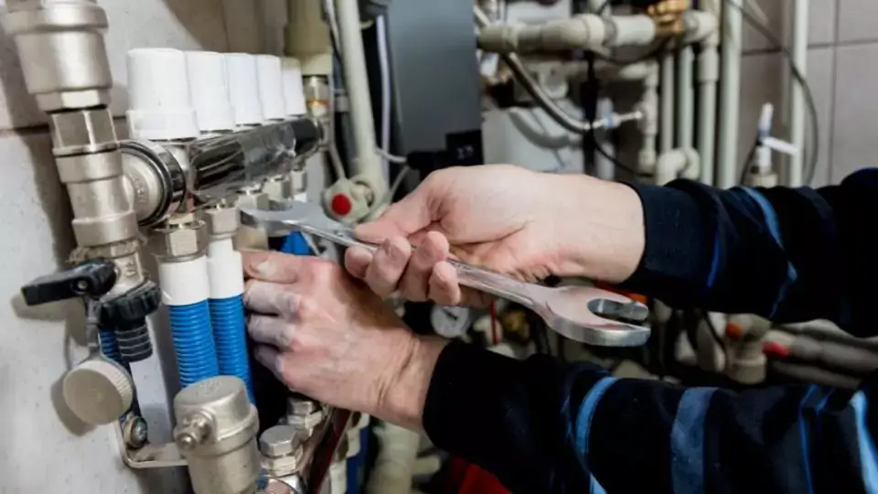 Technicien chauffagiste en intervention - Installation chauffage